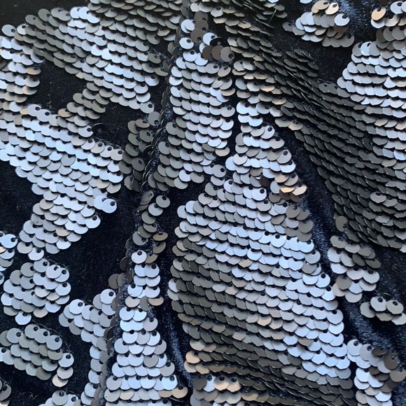 J.O.A. High Waist Sequin Shorts - Picture 3 of 4